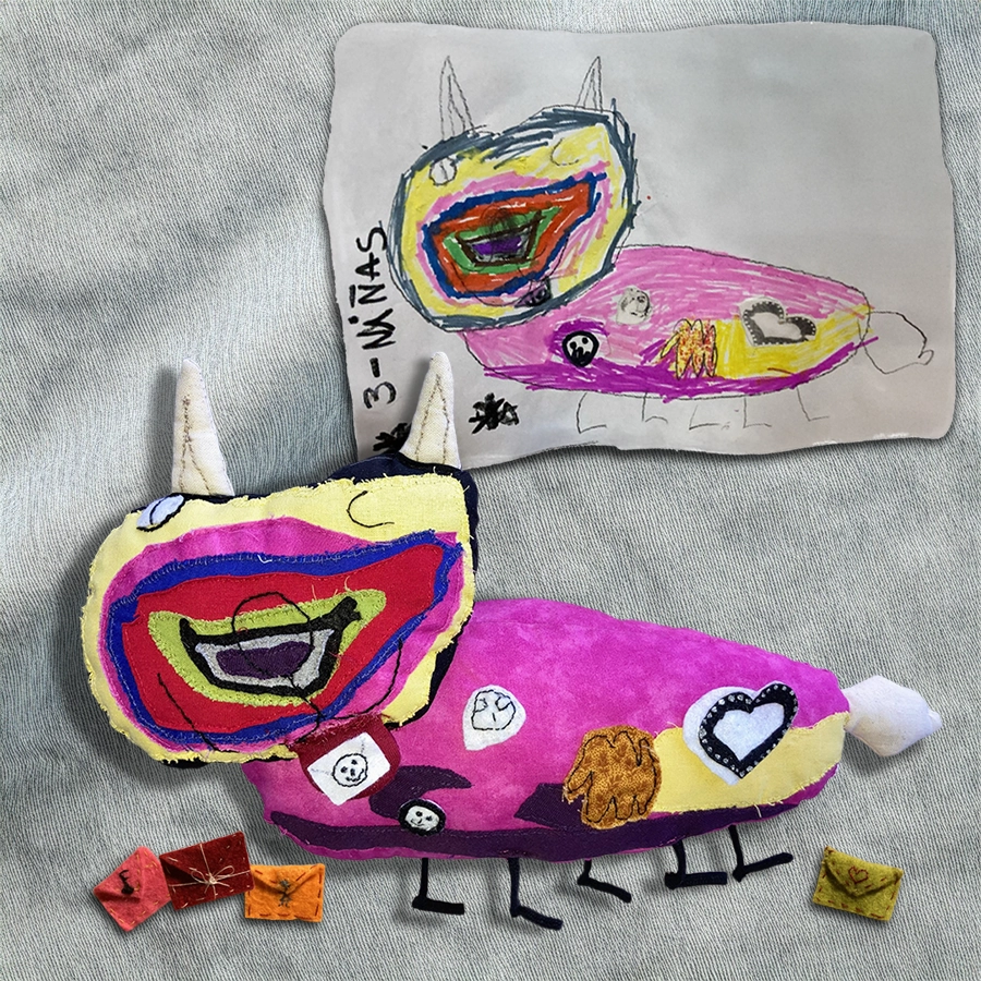 gato de peluche de colores